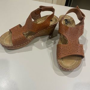 GC Shoes Tan/Brown Wedge Sandal. Size 6. Velcro Closure. Great Condition.